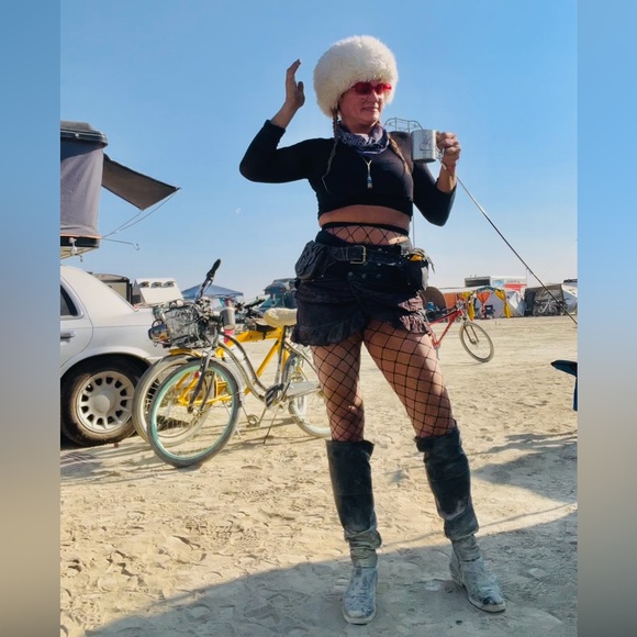 Meet your Posher, Jeni 👩🏼‍🦰 - Picture 2 of 11